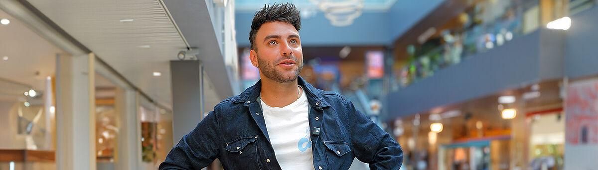 Sandro packt aus